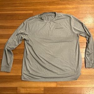 Vineyard Vine Performance 
Long Sleeve
XL
90% Polyester 10% Spandex